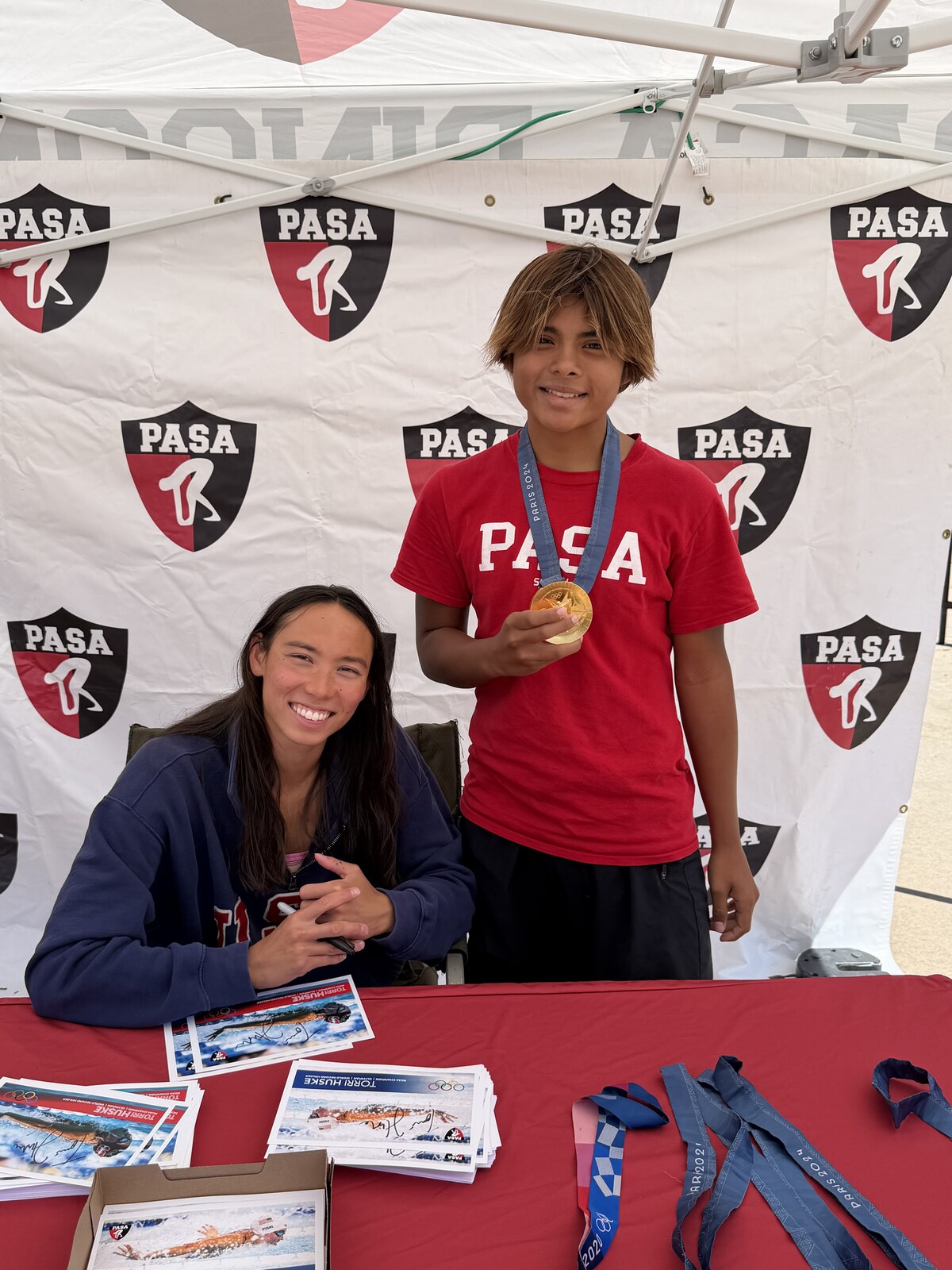 Olympic champion Torri Huske with PASA swimmers at PASA-Rinconada, signing autographs and posing with her Paris 2024 Olympic gold medal